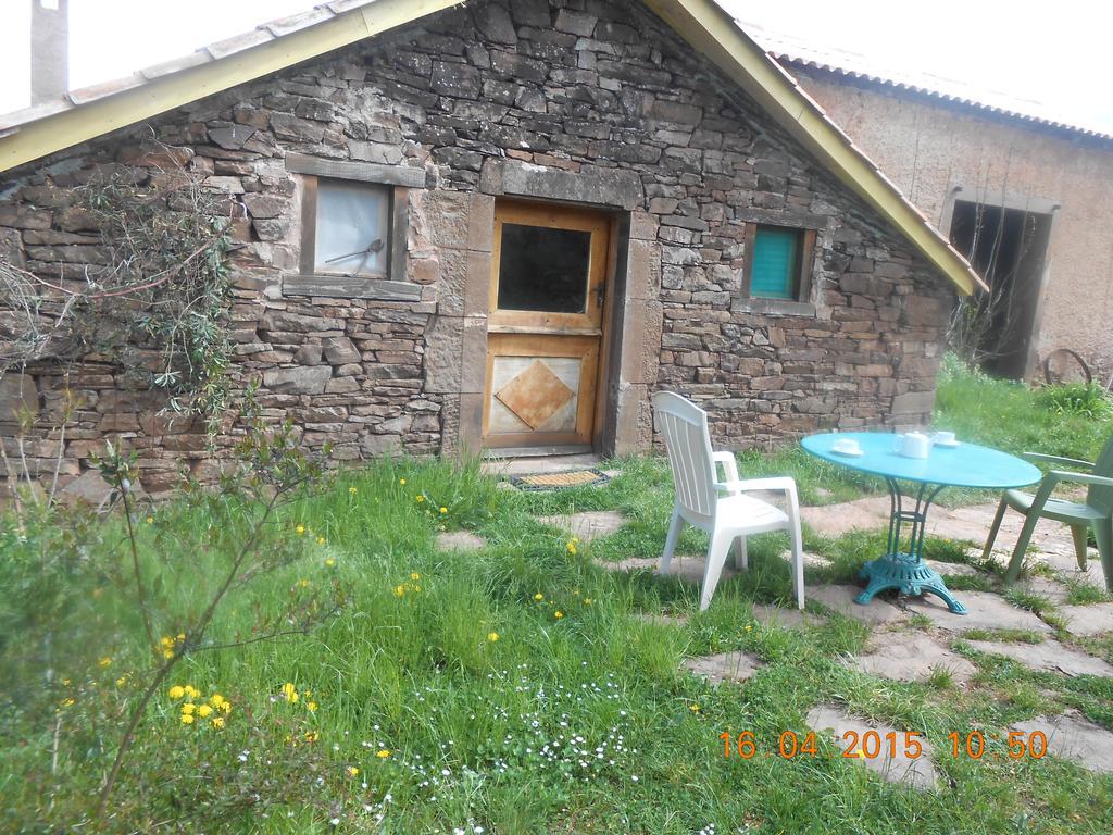 Gite Des Monts Saint-Izaire ภายนอก รูปภาพ