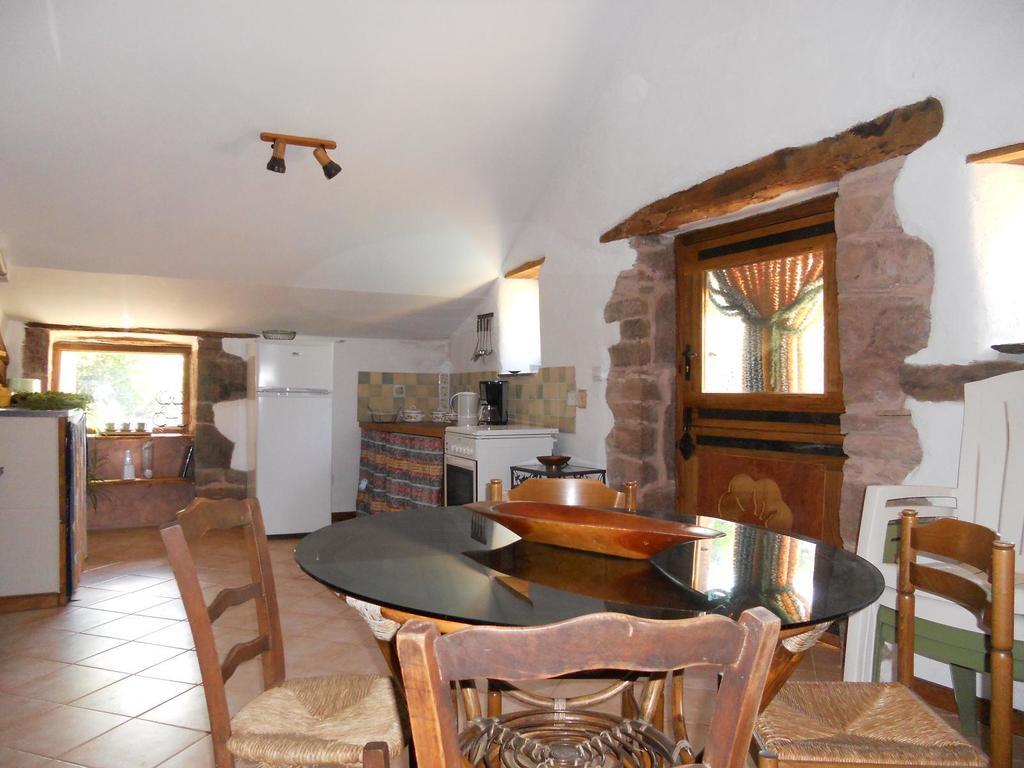 Gite Des Monts Saint-Izaire ห้อง รูปภาพ